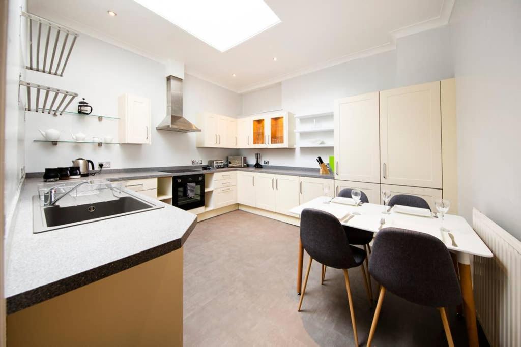 Clifton Spacious 3 Bed Apt & Parking - Simplycheckin Bristol Luaran gambar